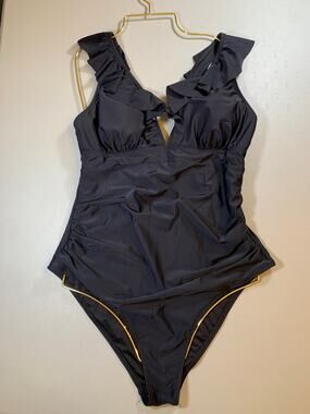 NWT Cupshe‎ Ruffle Shoulder Black One Piece Swimsuit with Ruched Sides Size XL